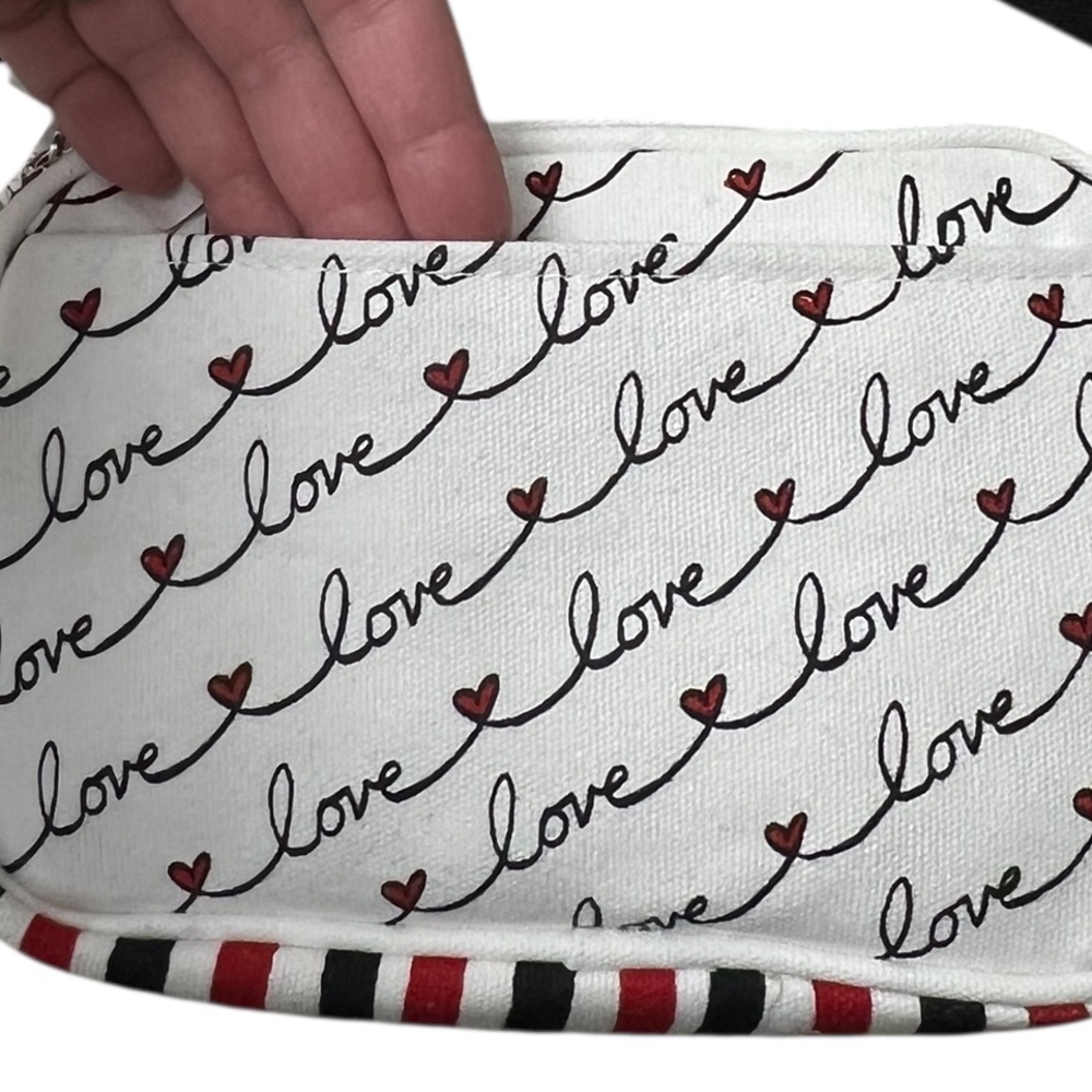 Stylish White Love Print Crossbody Bag - Picture 10 of 12
